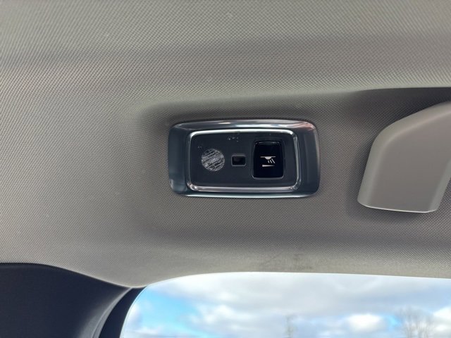 Used 2020 Volvo S60 T6 Inscription w/ Protection Package Premier image 32