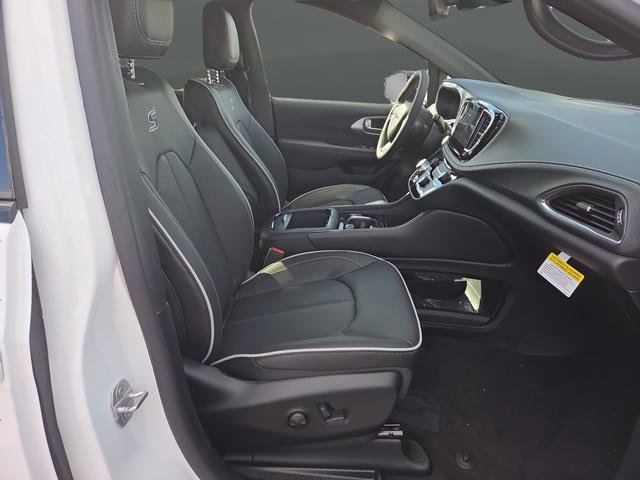 New 2026 Chrysler Pacifica Limited w/ S Appearance Package image 33