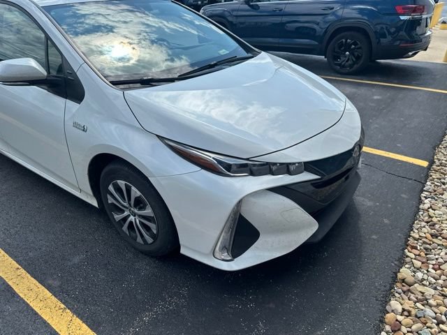 Used 2022 Toyota Prius Prime LE FWD image 2