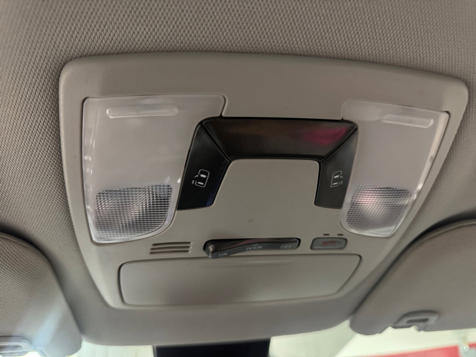 Certified 2019 Toyota Sienna LE w/ LE Preferred Package FWD image 35