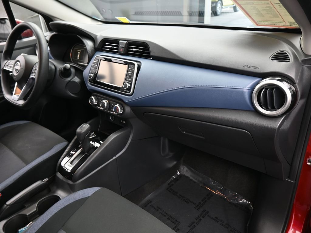 Used 2025 Nissan Versa SV image 39