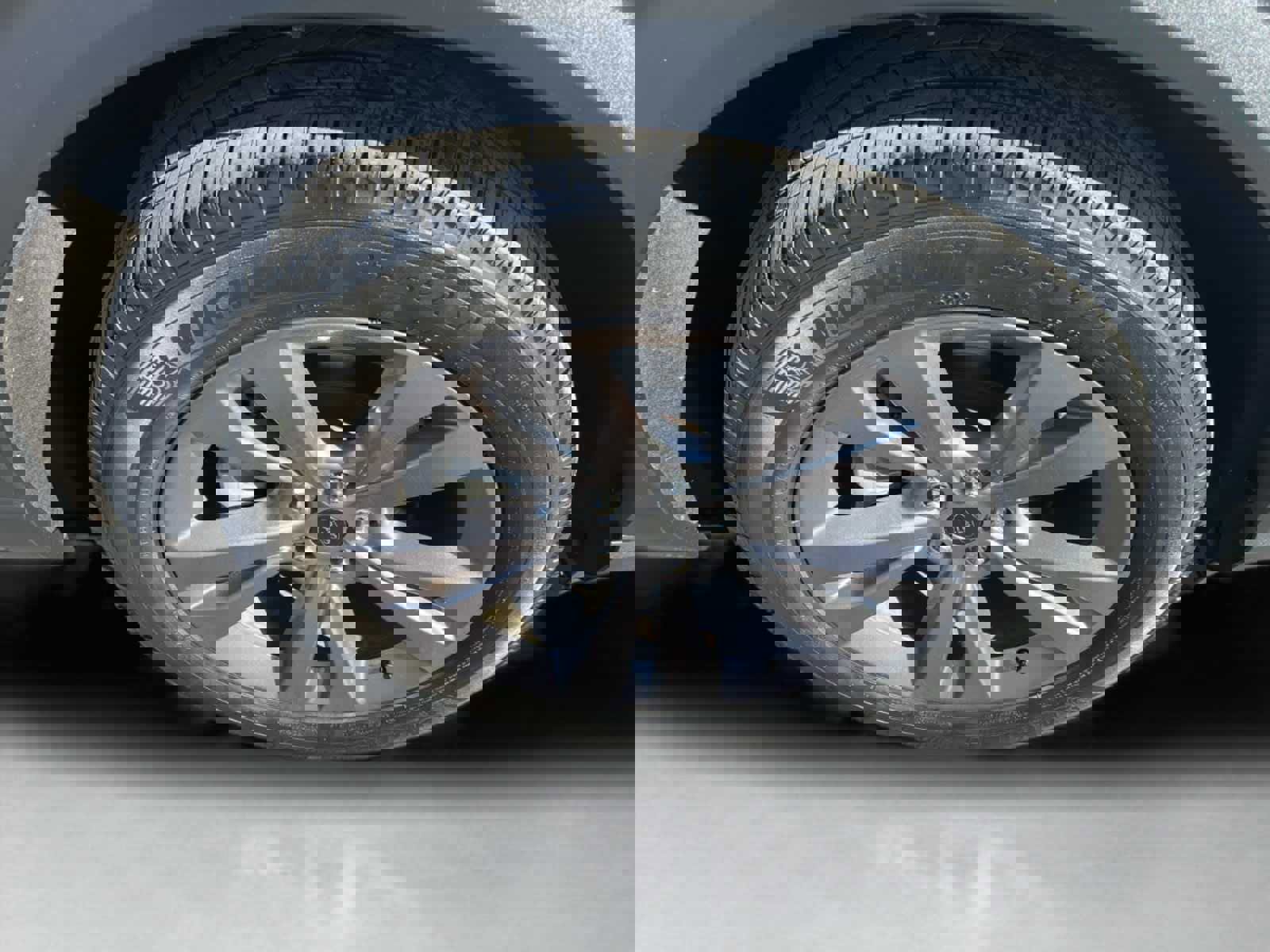 Used 2022 Ford Explorer XLT w/ Equipment Group 202A image 12