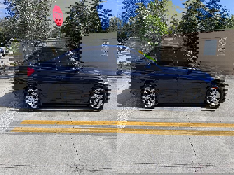 Used 2015 BMW 320i Sedan image 4