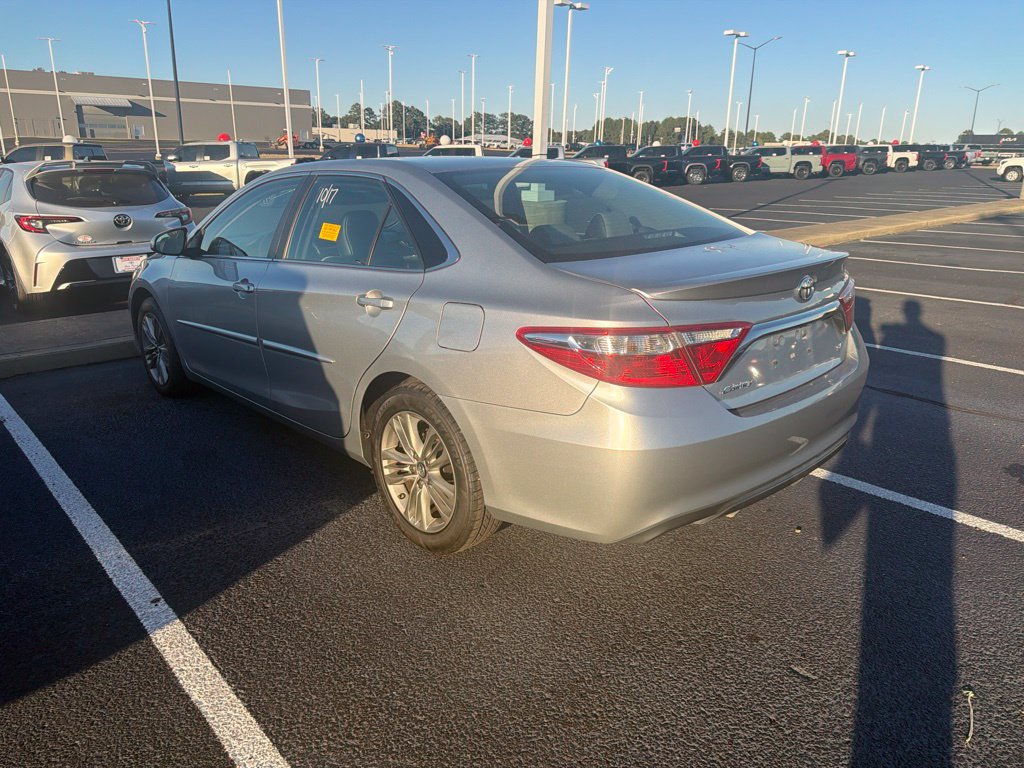 Used 2017 Toyota Camry SE FWD image 3