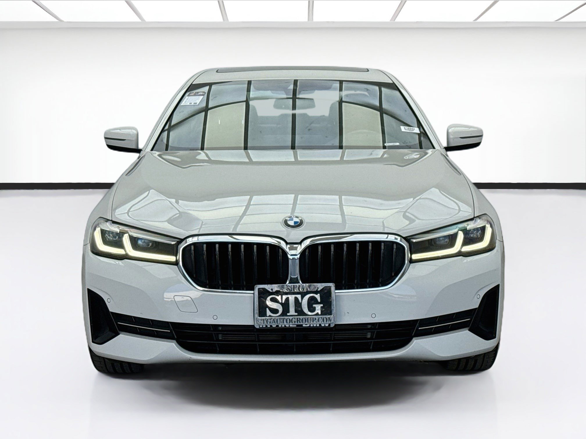 Used 2021 BMW 530e w/ Luxury Seating Package RWD image 2