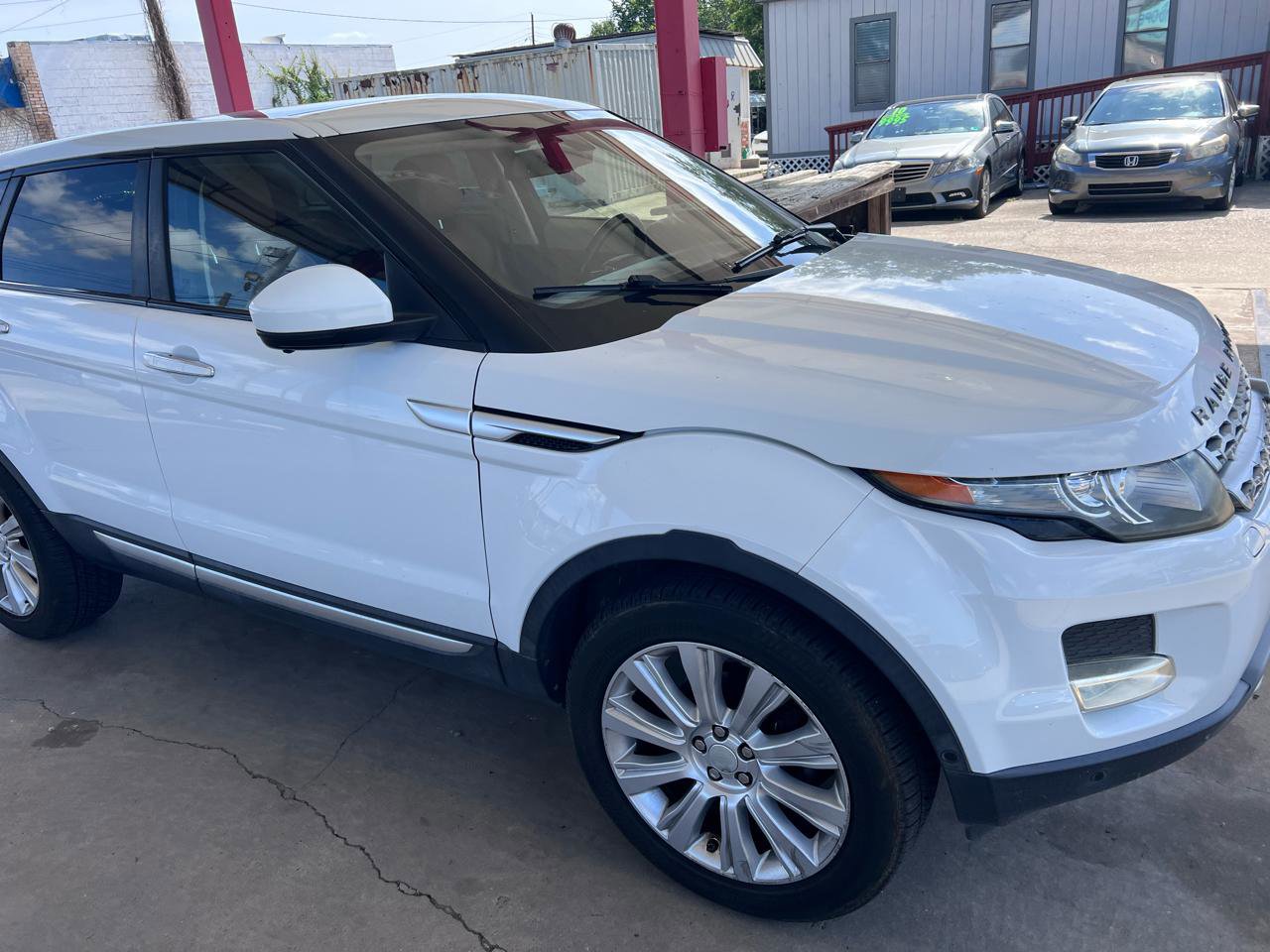 Used 2015 Land Rover Range Rover Evoque Prestige AWD/4WD image 3
