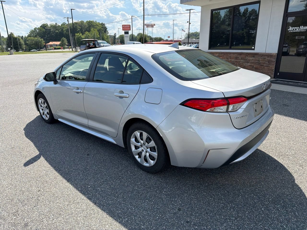 Used 2020 Toyota Corolla LE FWD image 6