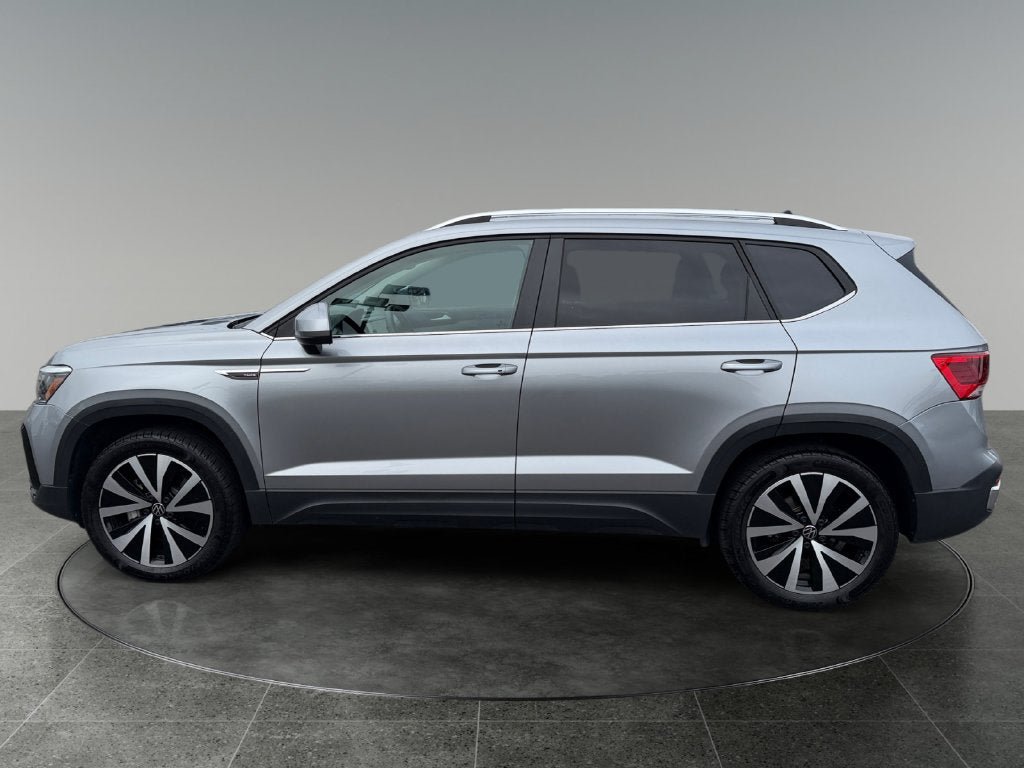 Used 2023 Volkswagen Taos SE w/ Panoramic Sunroof Package AWD/4WD image 5