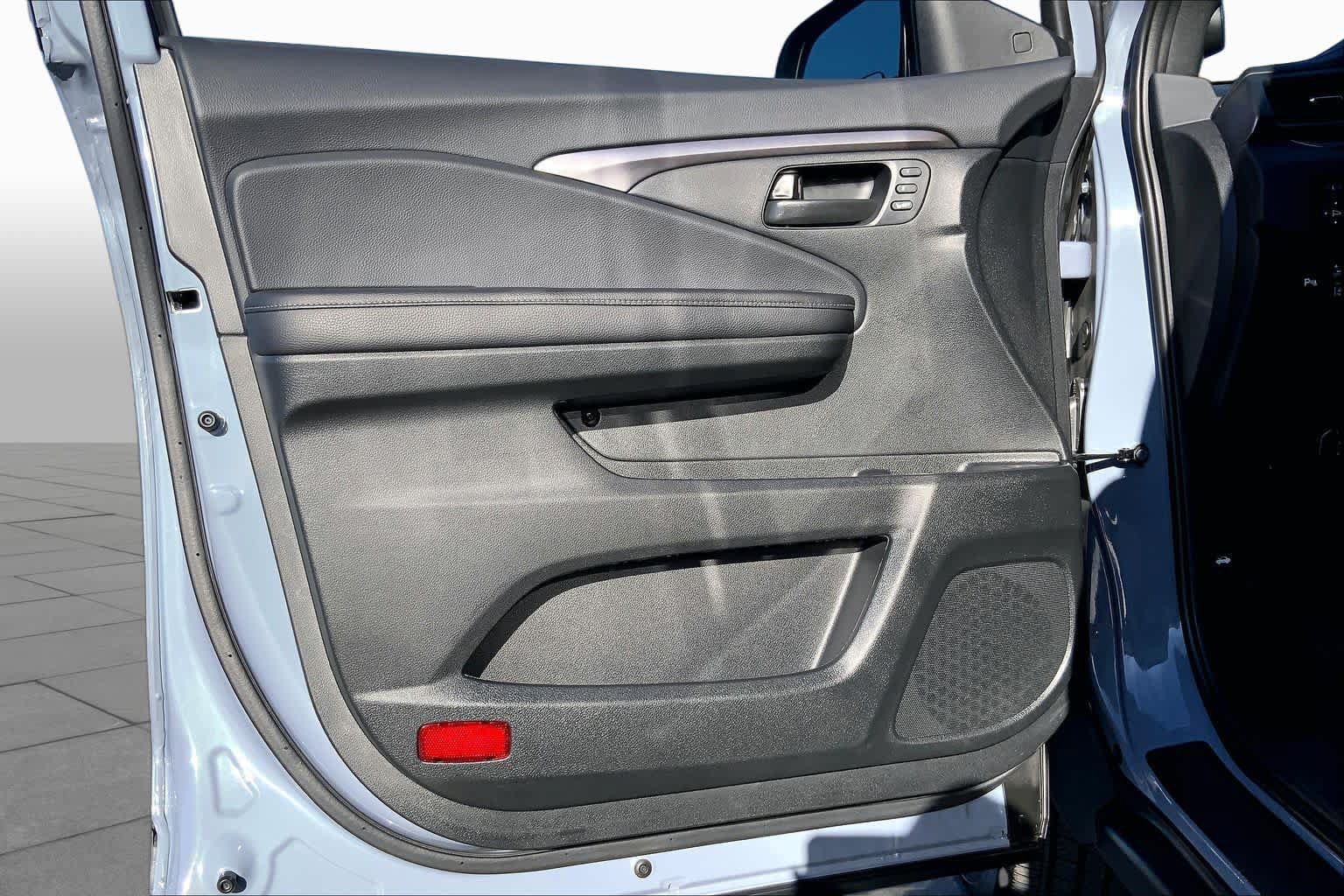 Used 2025 Honda Passport EX-L image 24