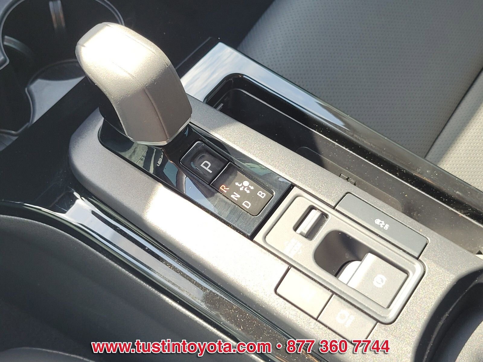Used 2024 Toyota Prius XLE FWD image 24