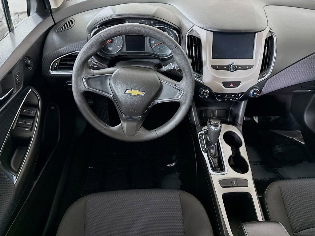 Used 2018 Chevrolet Cruze LS FWD image 3
