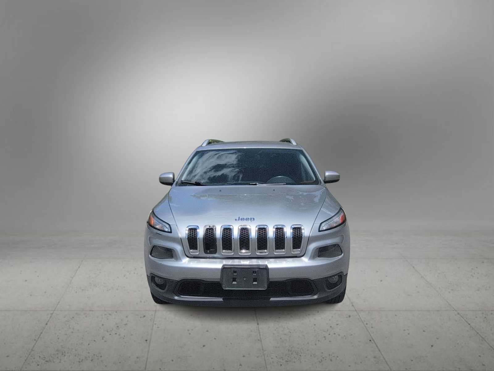 Used 2016 Jeep Cherokee Latitude w/ Cold Weather Group AWD/4WD image 3
