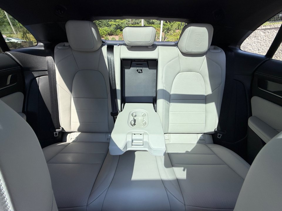 New 2026 Porsche Macan 4 Electric AWD/4WD image 24