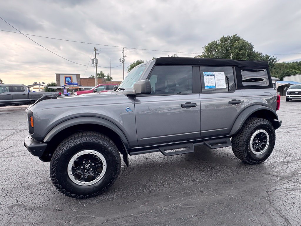 Used 2023 Ford Bronco Black Diamond w/ Sasquatch Package AWD/4WD image 2