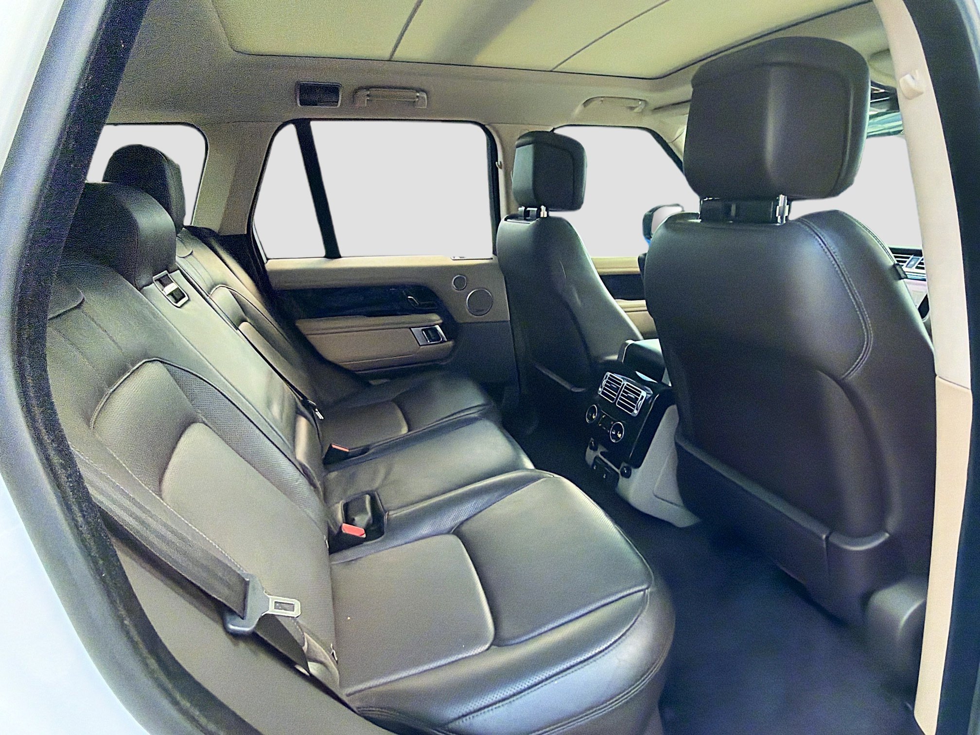 Used 2018 Land Rover Range Rover HSE image 29