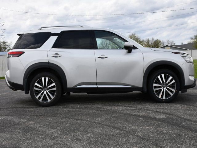 Used 2022 Nissan Pathfinder Platinum w/ Cargo Package image 8