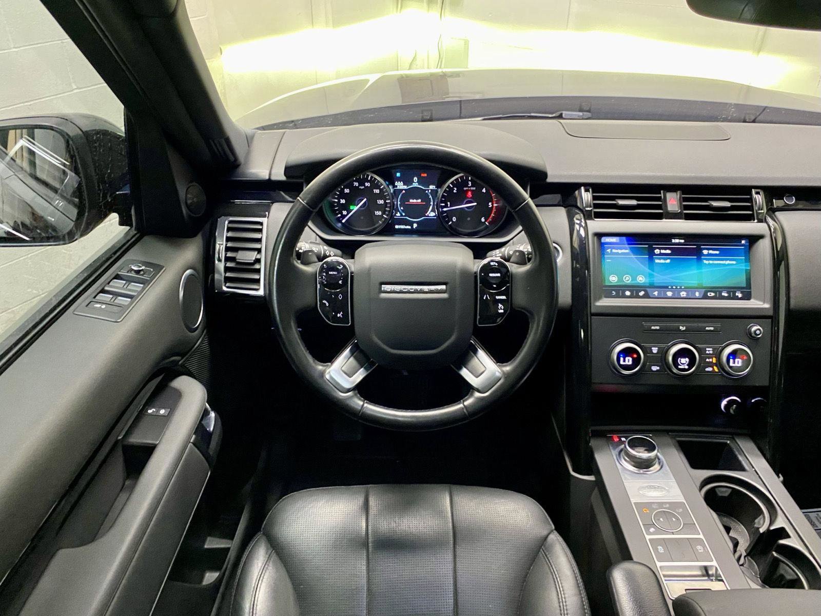 Used 2019 Land Rover Discovery SE AWD/4WD image 2