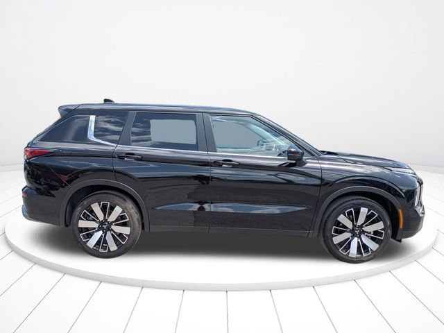New 2026 Mitsubishi Outlander SE FWD image 3