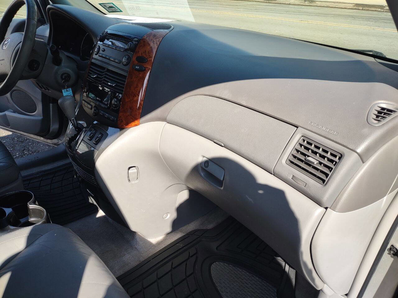 Used 2008 Toyota Sienna XLE image 22