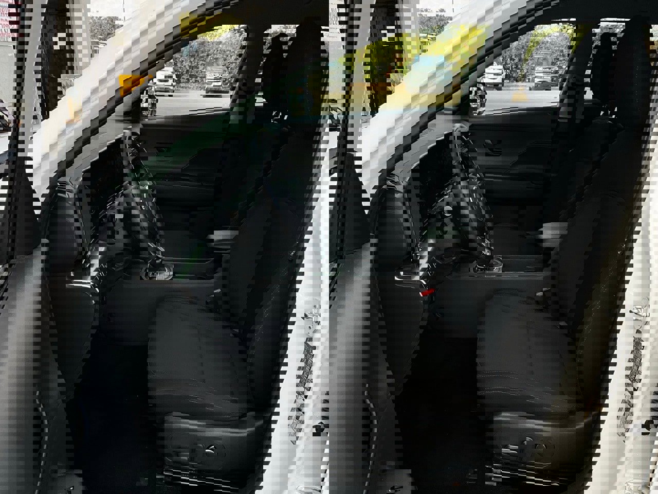 Used 2025 Hyundai Kona SEL image 10