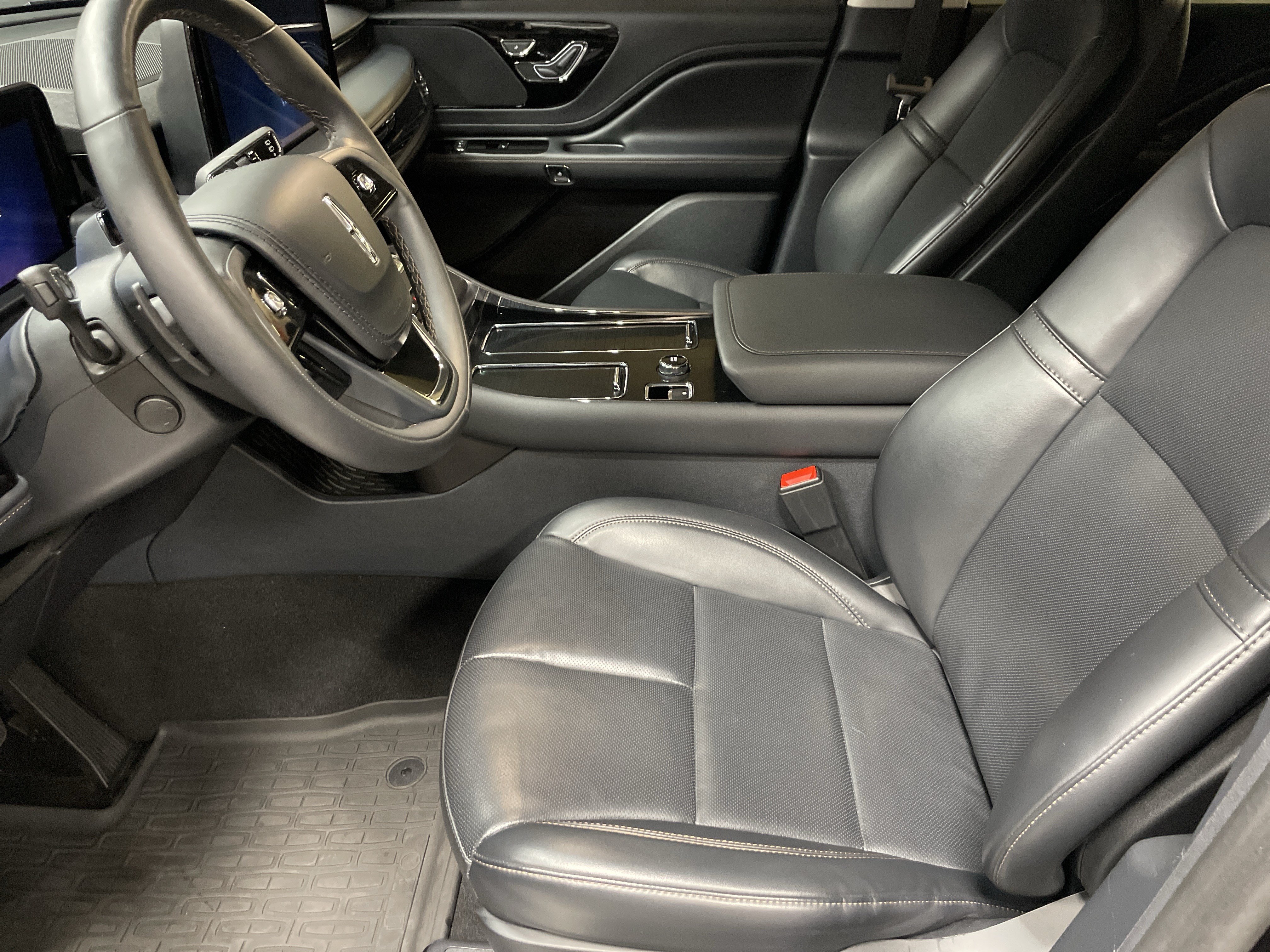 Used 2025 Lincoln Aviator 2WD image 16