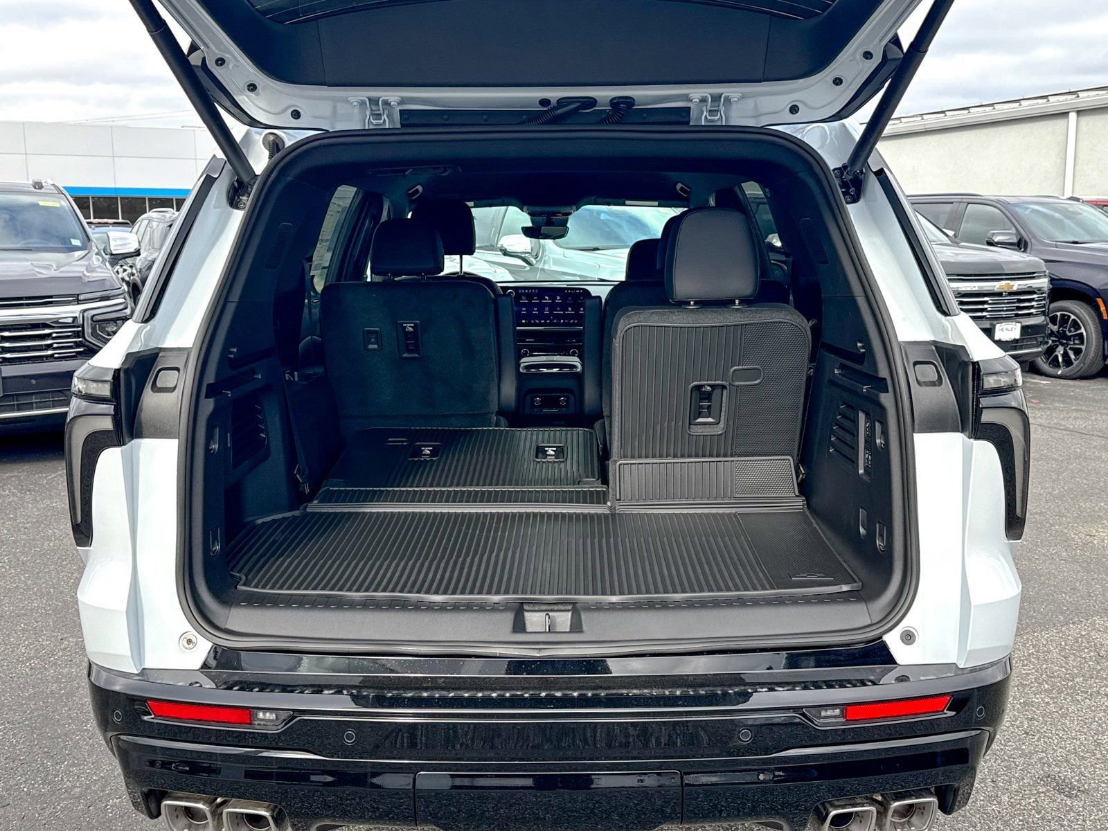 New 2026 Chevrolet Traverse High Country w/ LPO, Floor Liner Package AWD/4WD image 14