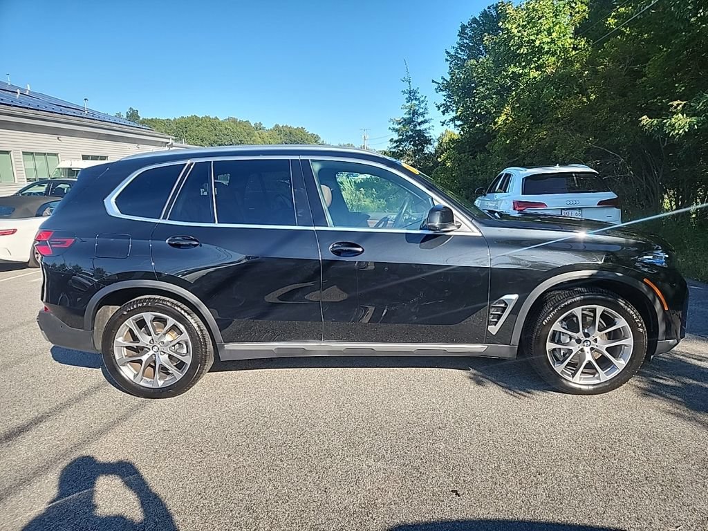 Used 2026 BMW X5 xDrive40i w/ Parking Assistance Package AWD/4WD image 4