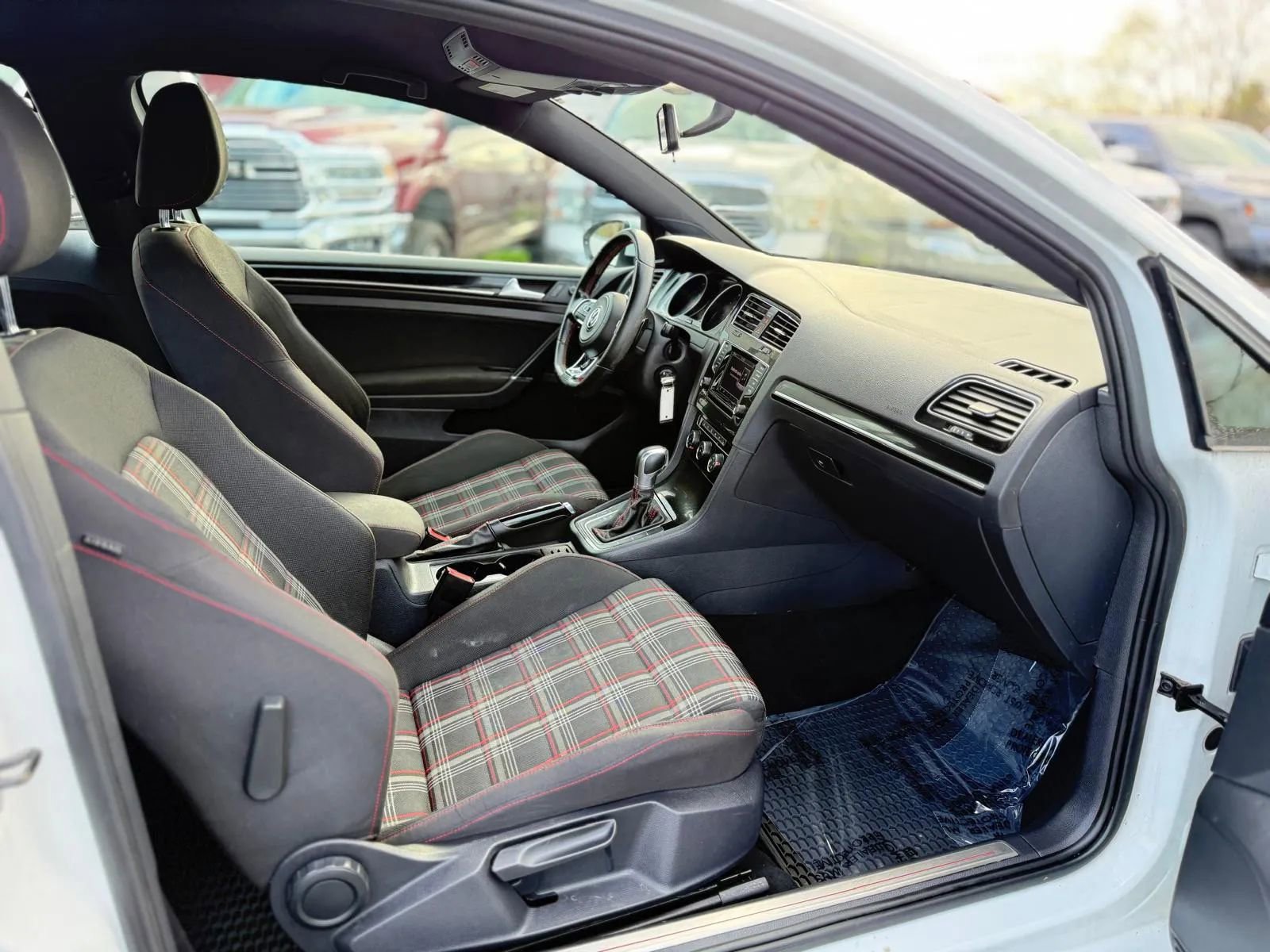 Used 2015 Volkswagen GTI S FWD image 12