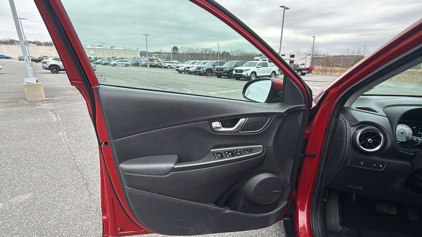 Used 2022 Hyundai Kona Limited image 23