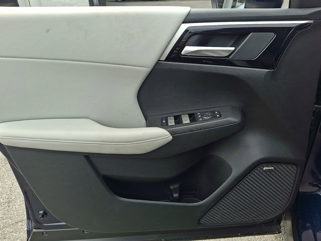 Used 2025 Mitsubishi Outlander SE AWD/4WD image 14