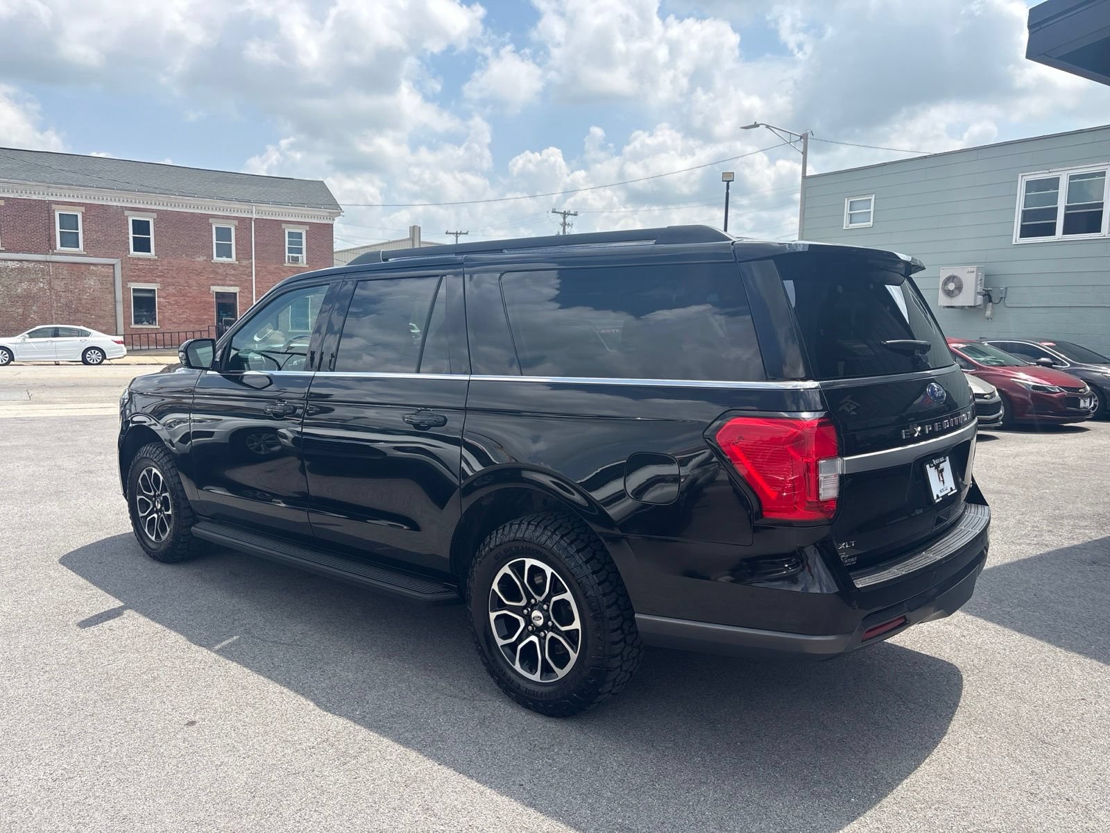 Used 2022 Ford Expedition Max XLT AWD/4WD image 2