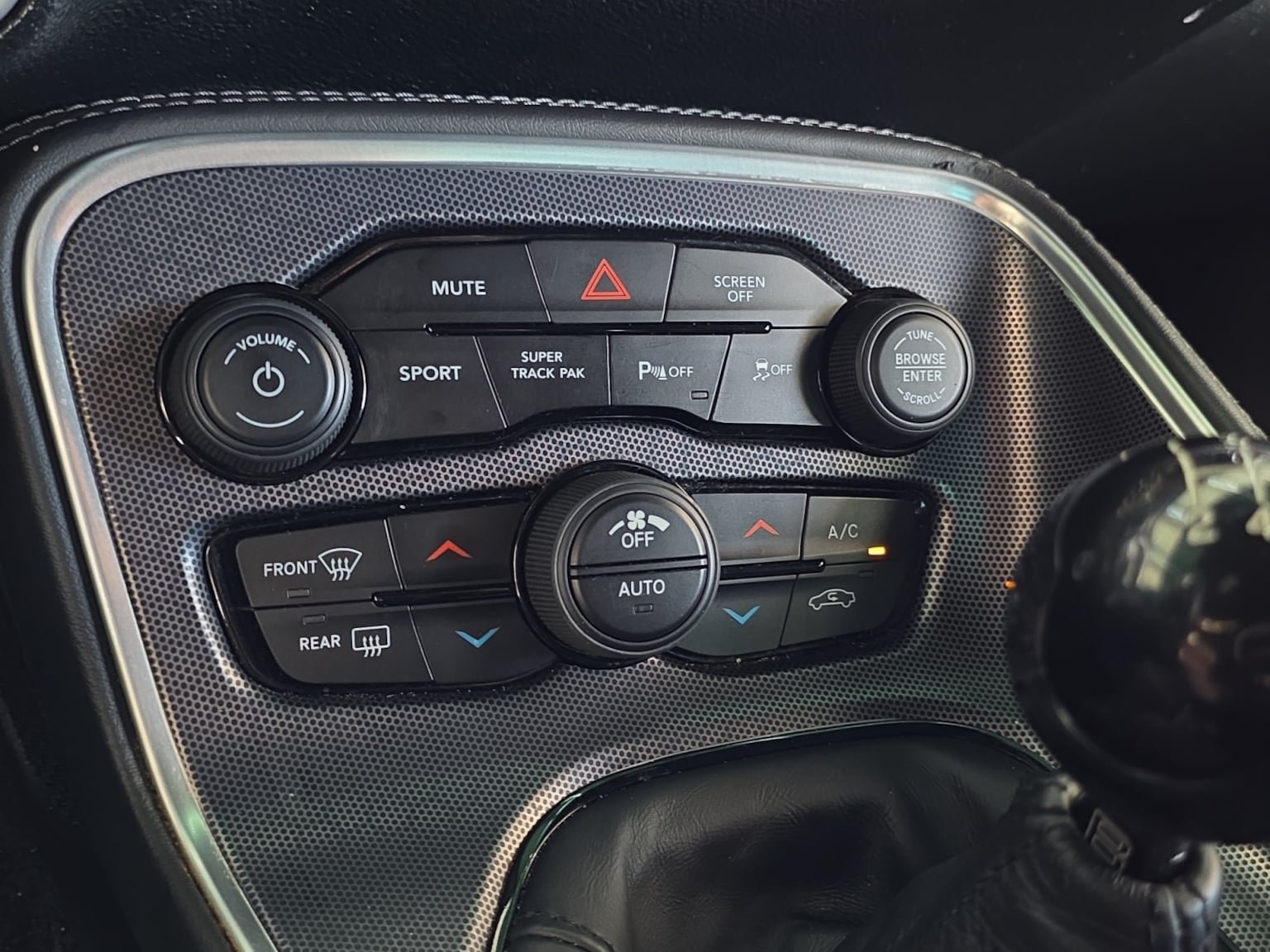 Used 2018 Dodge Challenger R/T Scat Pack w/ Leather Interior Group RWD image 19