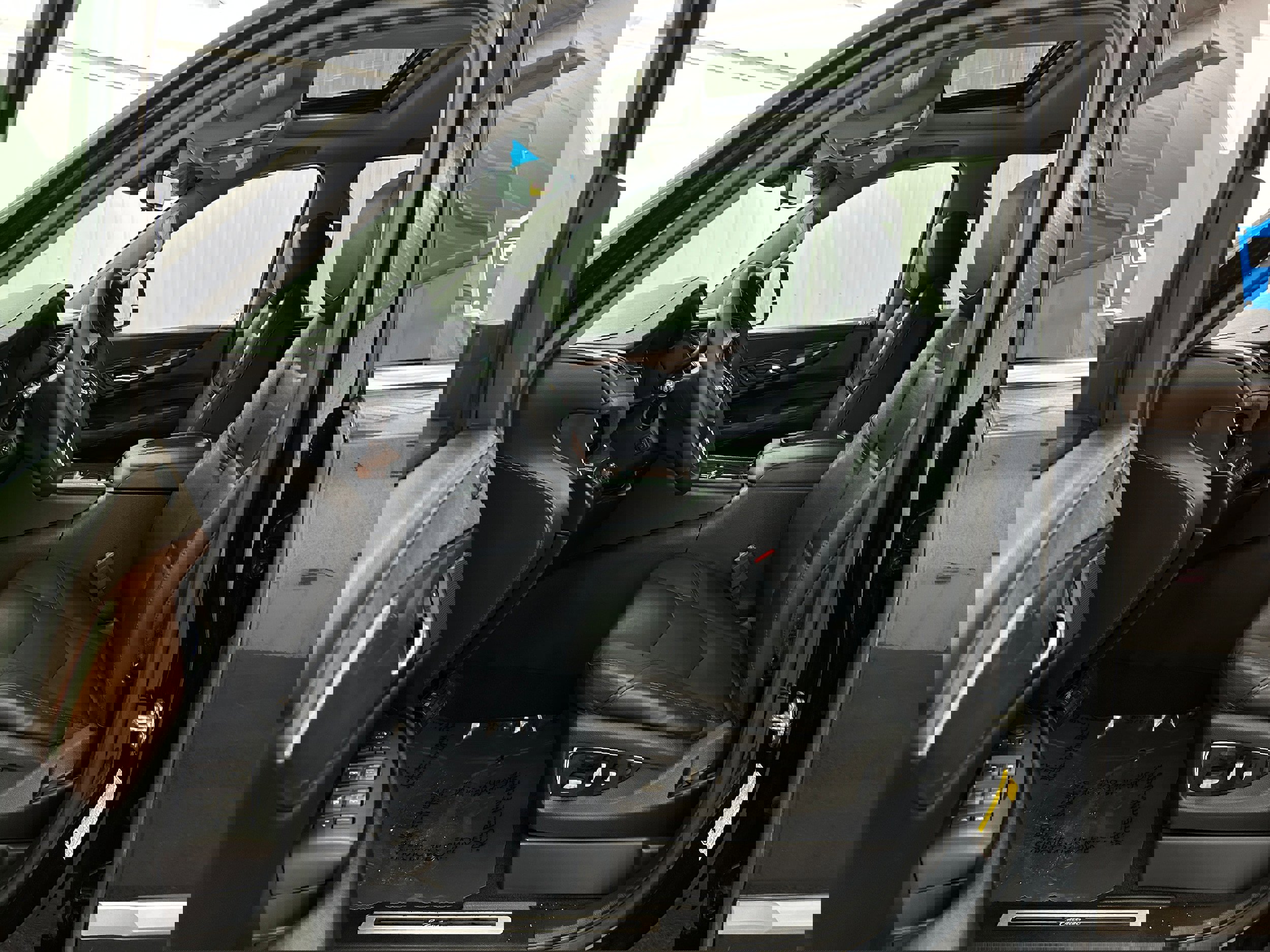 Used 2019 Cadillac Escalade Luxury AWD/4WD image 4