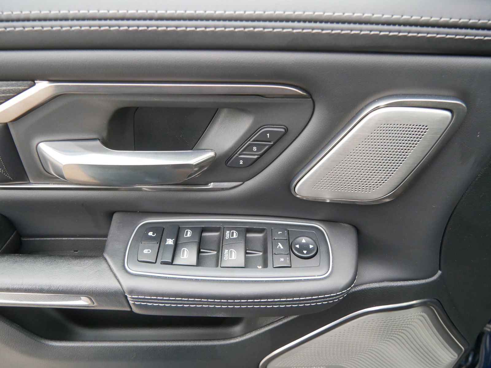 Used 2021 RAM 1500 Limited AWD/4WD image 16