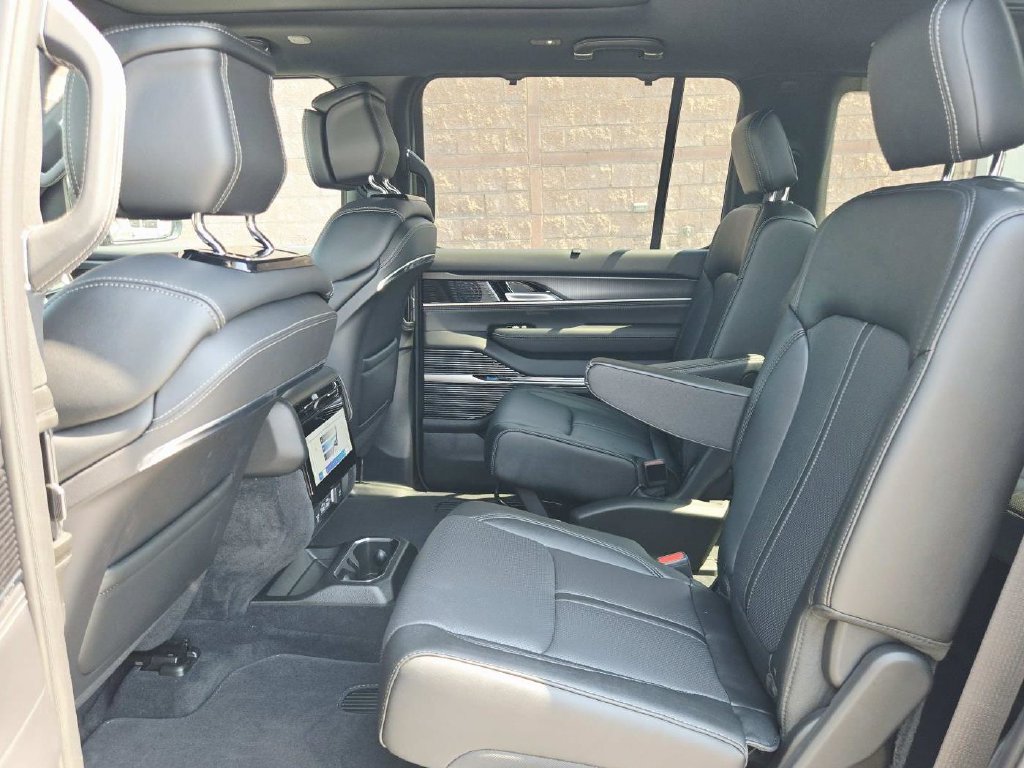 New 2026 Jeep Grand Wagoneer Summit AWD/4WD image 16