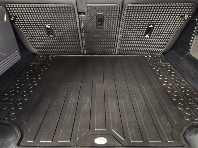 Used 2021 Land Rover Defender 110 image 33