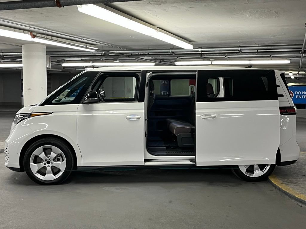 New 2025 Volkswagen ID. Buzz Pro S RWD image 35