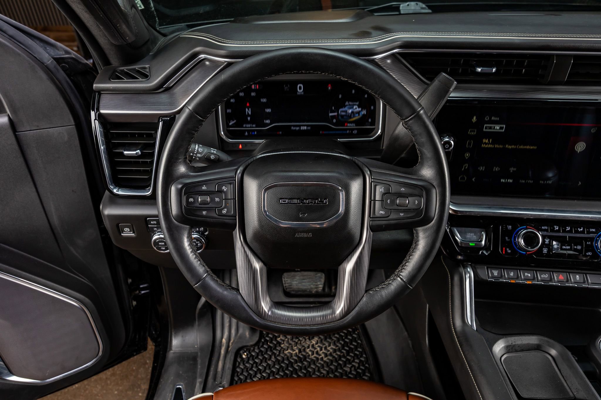 Used 2024 GMC Sierra 2500 Denali Ultimate image 18