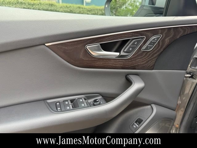 Used 2020 Audi Q8 Prestige w/ Prestige Package AWD/4WD image 12