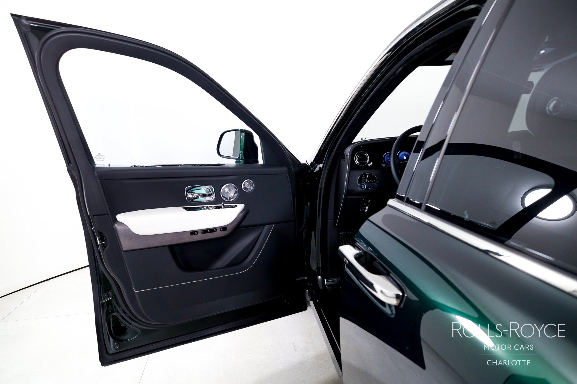 Used 2026 Rolls-Royce Cullinan AWD/4WD image 11
