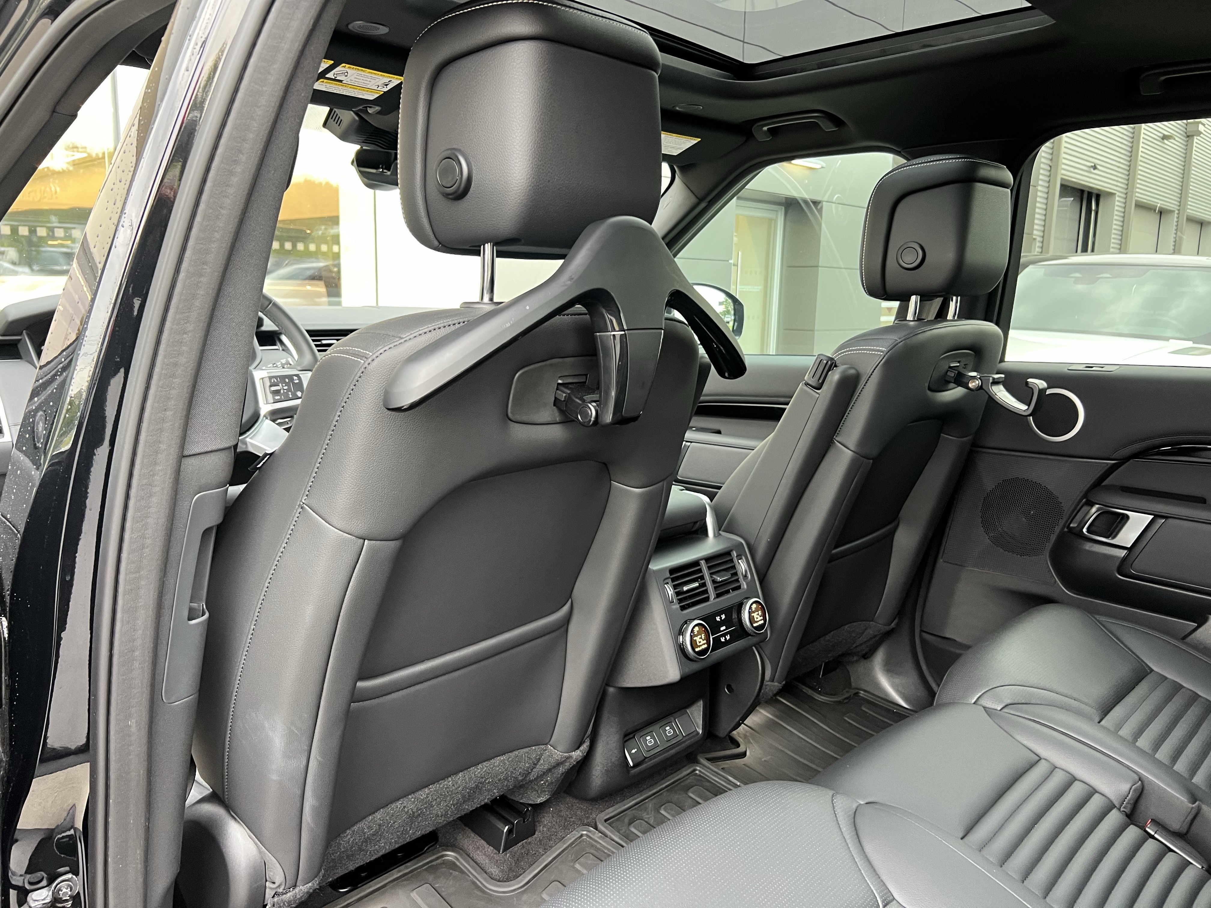 Certified 2025 Land Rover Discovery S AWD/4WD image 36