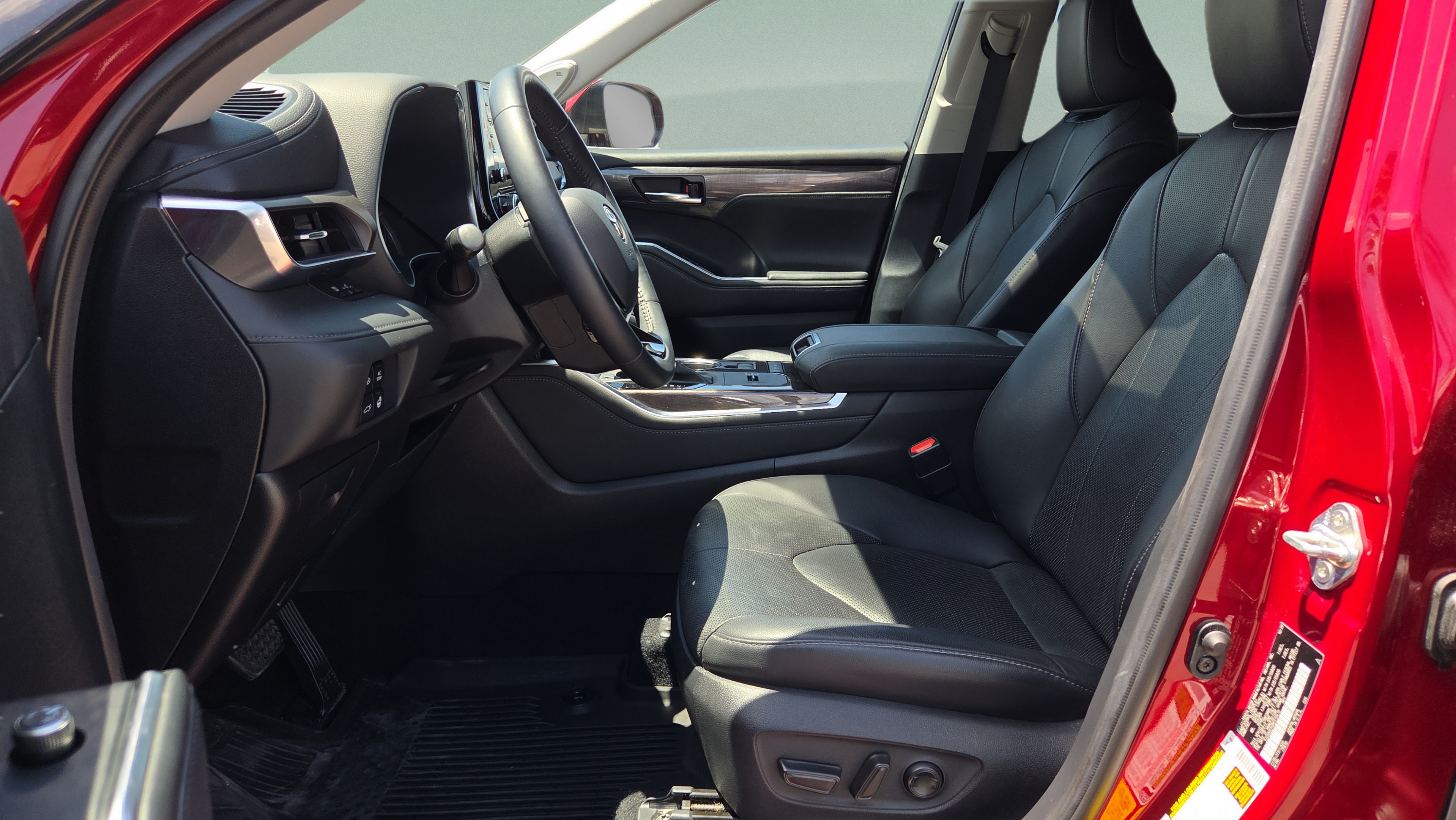 Certified 2021 Toyota Highlander Limited AWD/4WD image 10