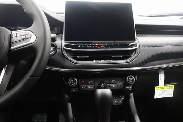 New 2026 Jeep Compass Latitude image 21