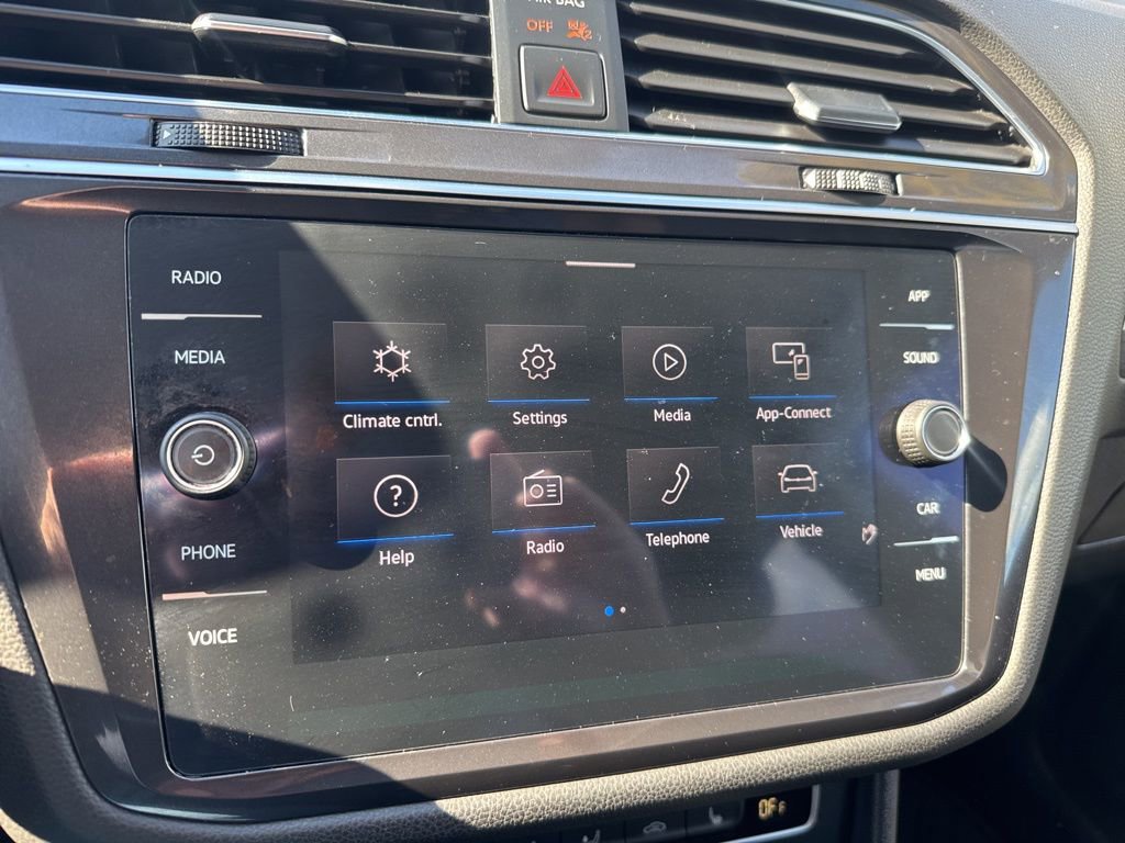 Used 2021 Volkswagen Tiguan SE image 17