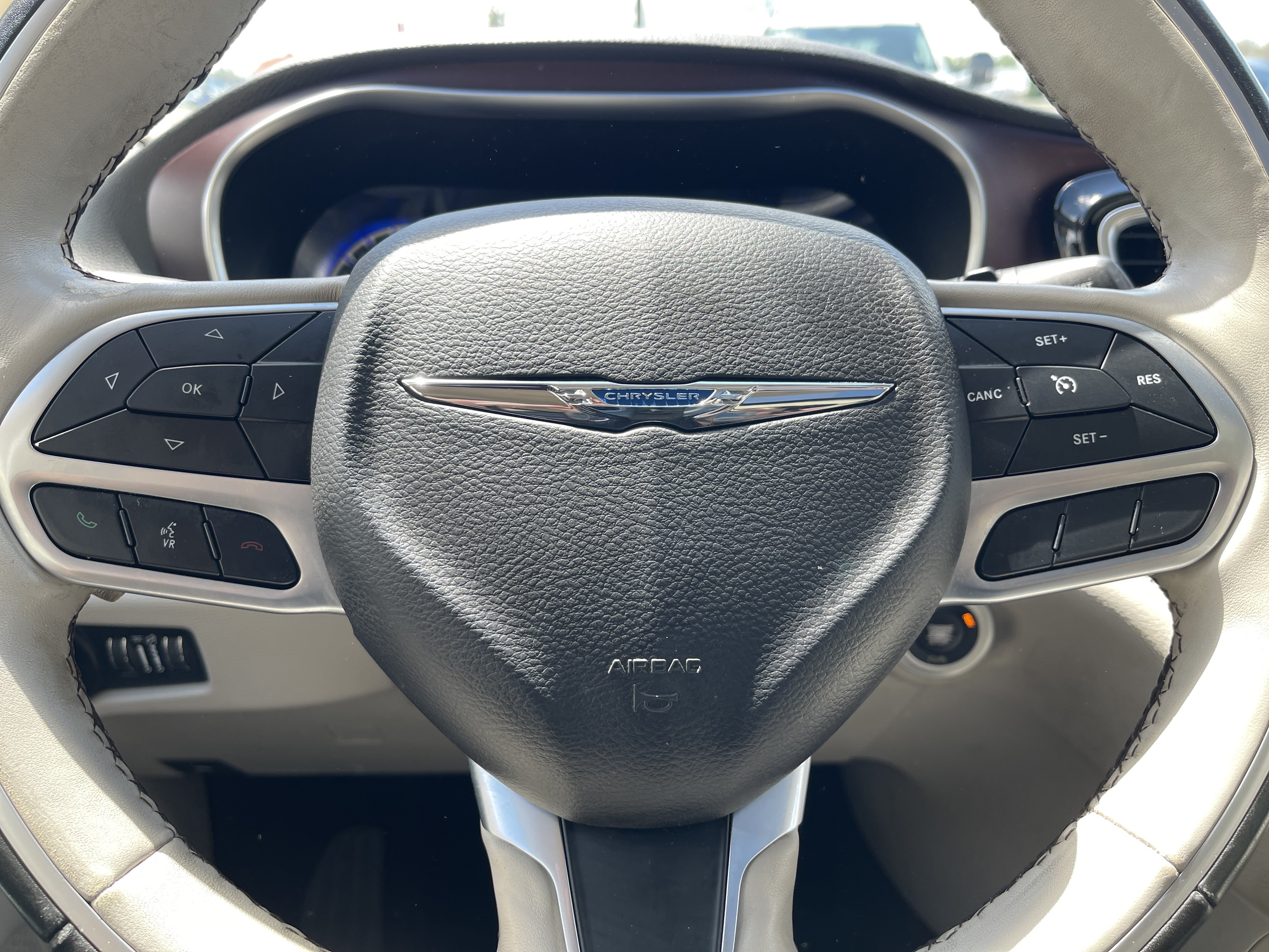 Used 2020 Chrysler Pacifica Limited FWD image 18