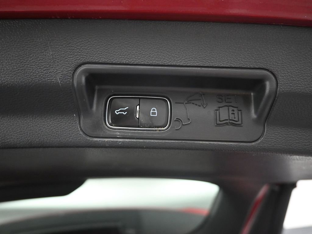 Used 2022 Ford Explorer XLT w/ Equipment Group 202A image 11