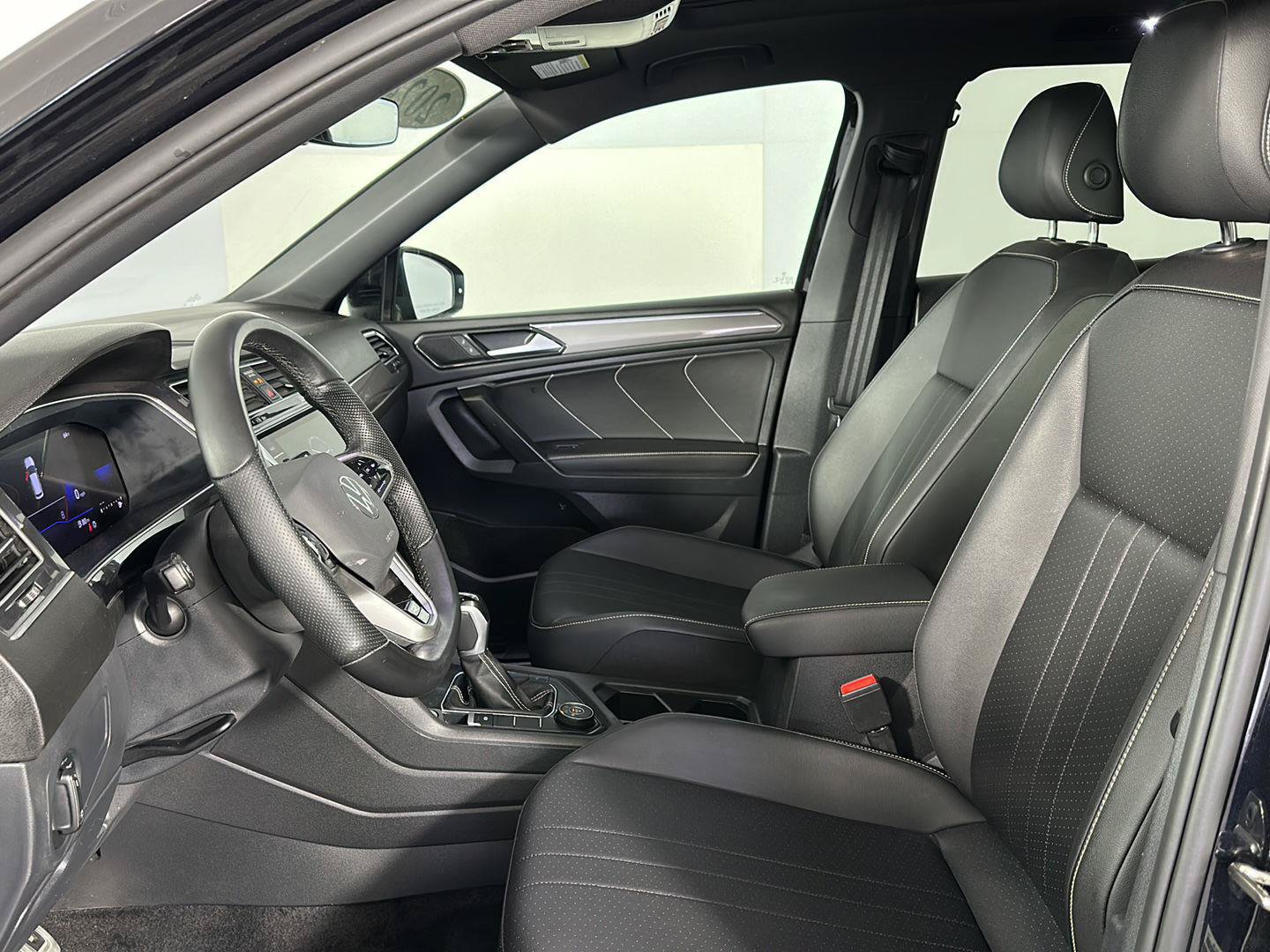 Used 2024 Volkswagen Tiguan SE R-Line AWD/4WD image 11