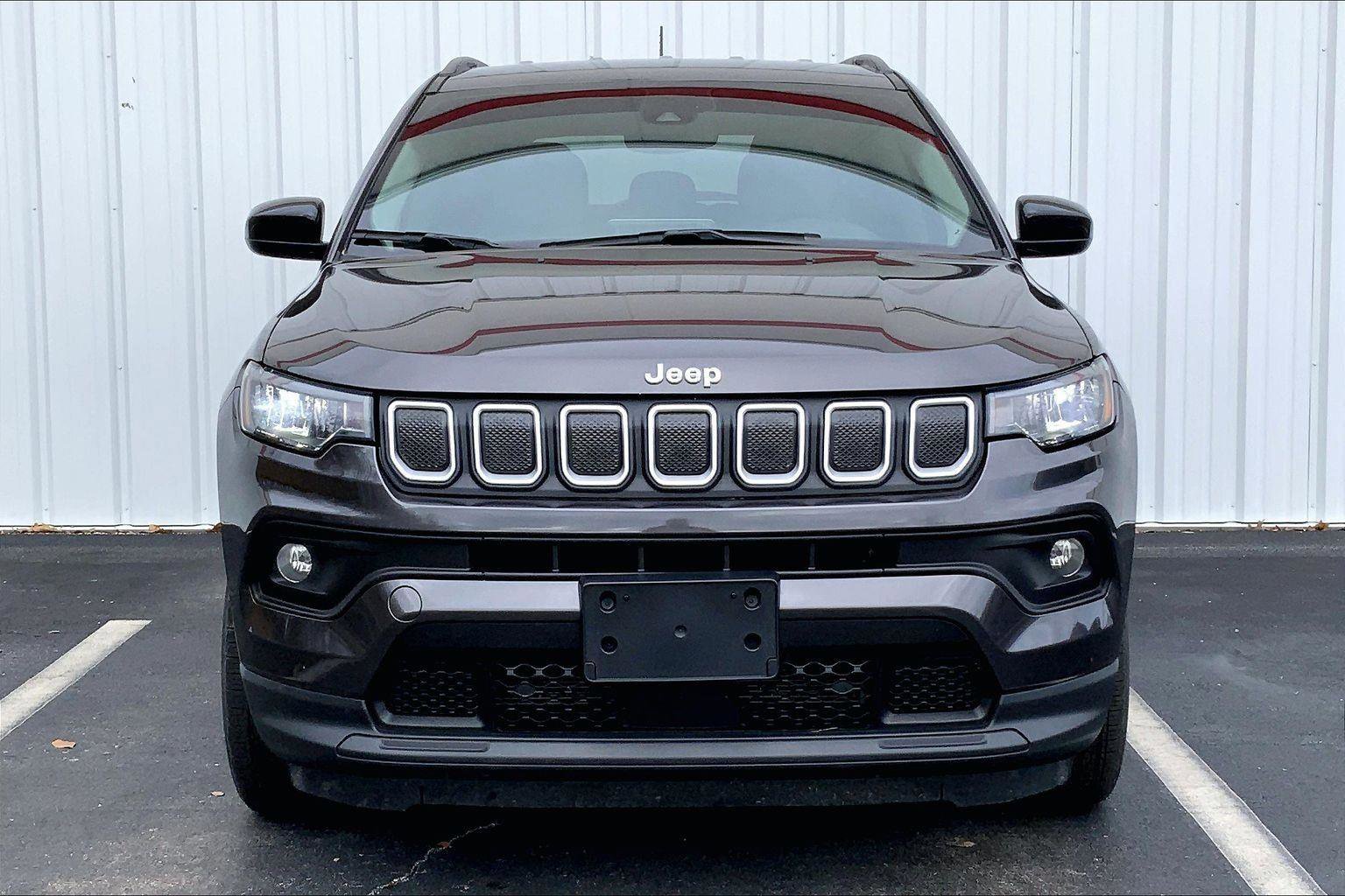 Used 2022 Jeep Compass Latitude image 3