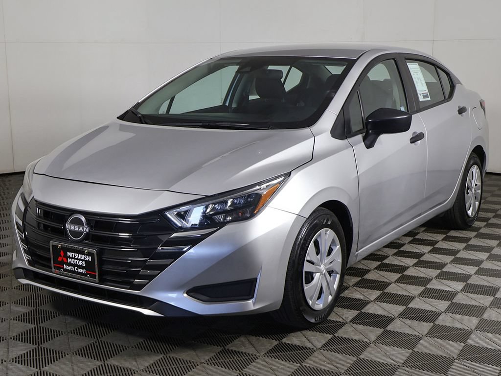 Used 2025 Nissan Versa S FWD image 5