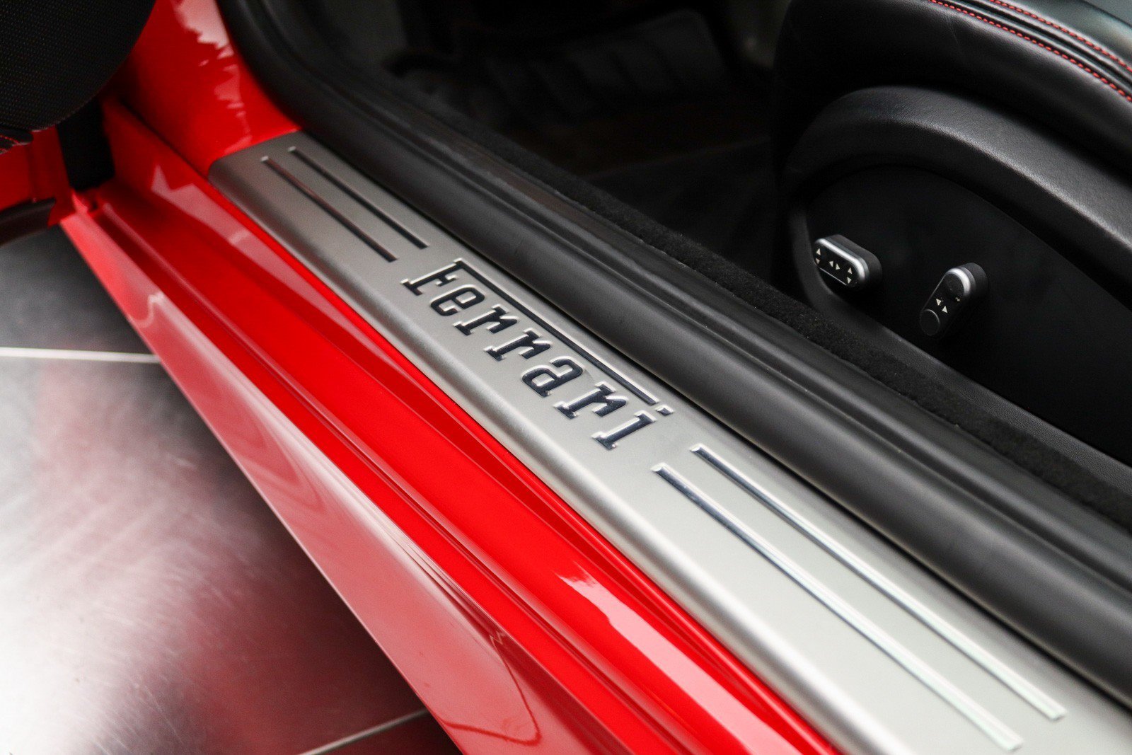 Used 2016 Ferrari California T RWD image 24